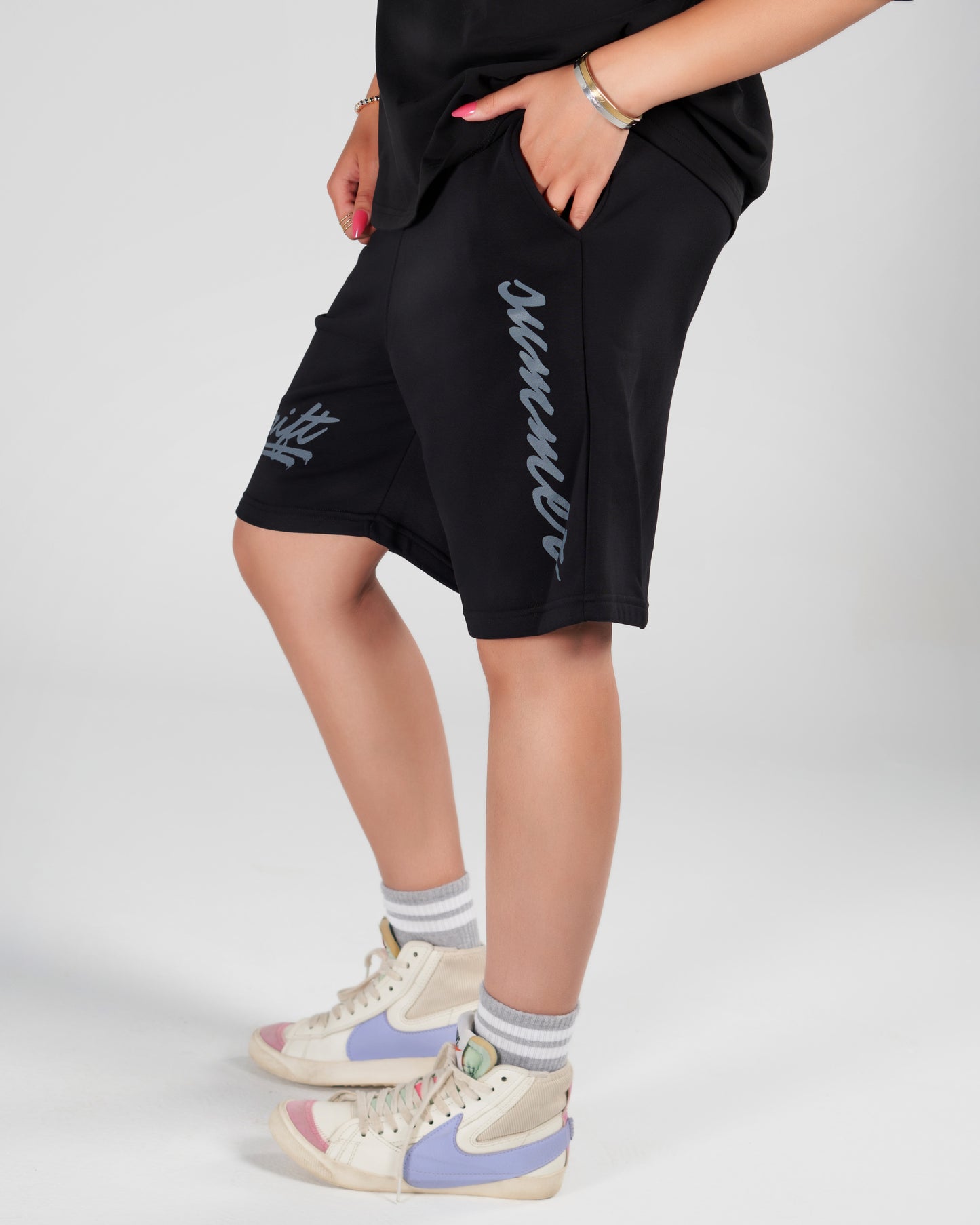 summer black short