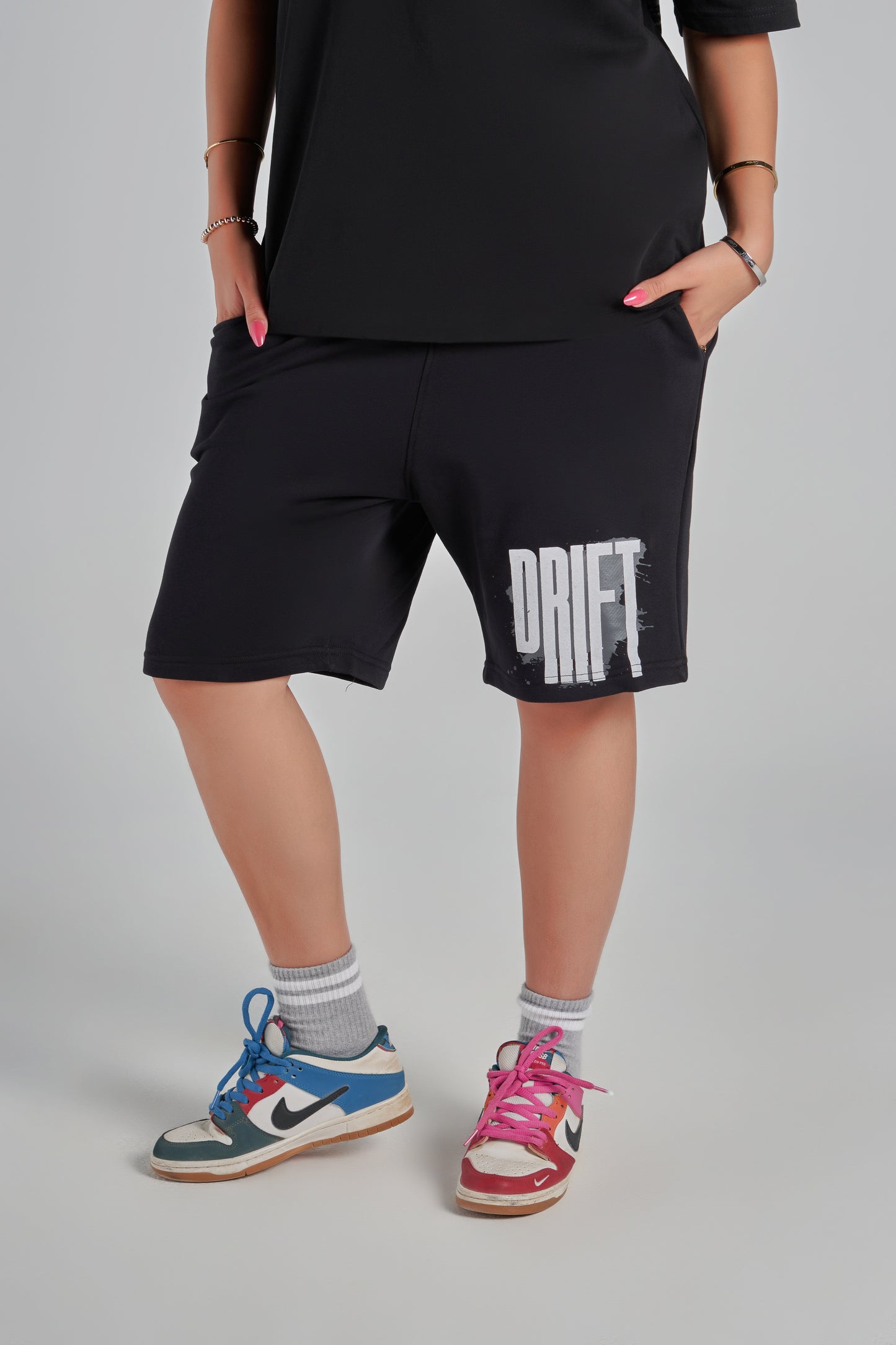 logo black short
