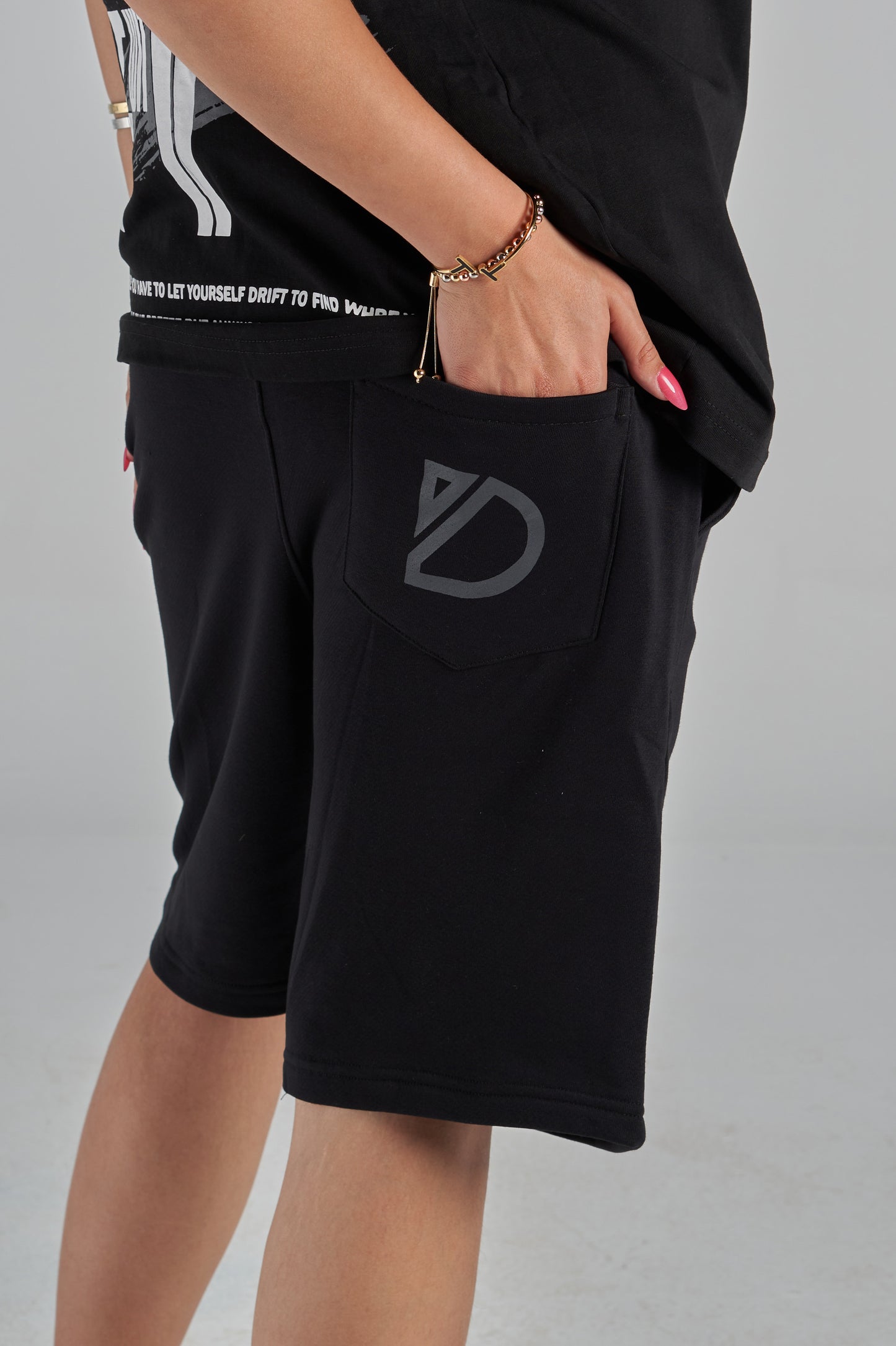 logo black short