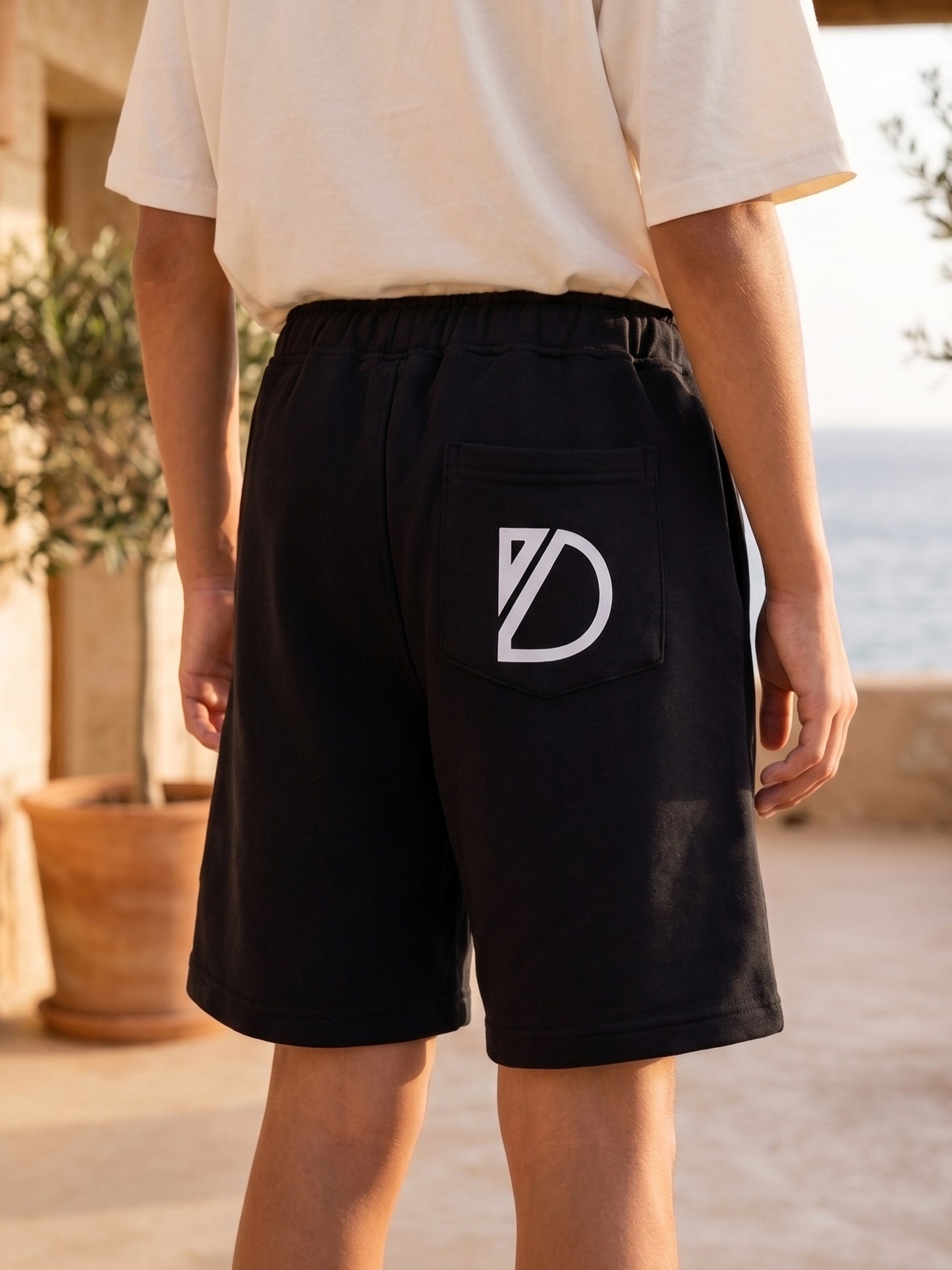thoughts black short